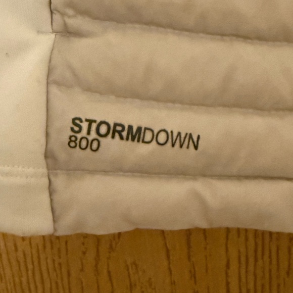 Eddie Bauer Women's Cream Quilted Vest - Picture 3 of 7